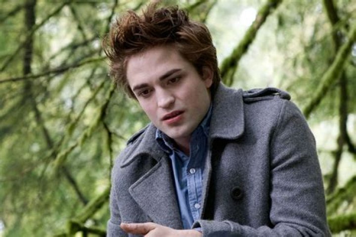 Robert Pattinson Reacts New Twilight Book