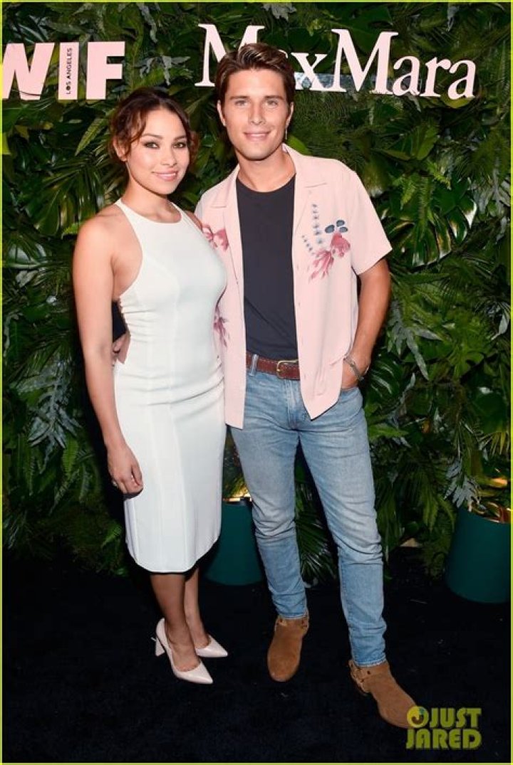Ronen Rubinstein, Jessica Parker Kennedy