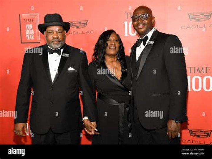 rowvaughn wells, rodney wells