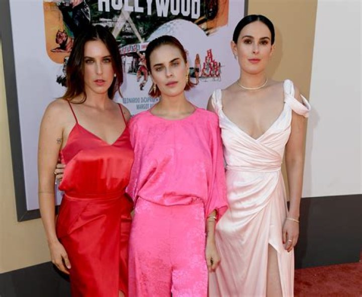 Rumer and Tallulah Willis at the Bones Love Milk Shredquarters