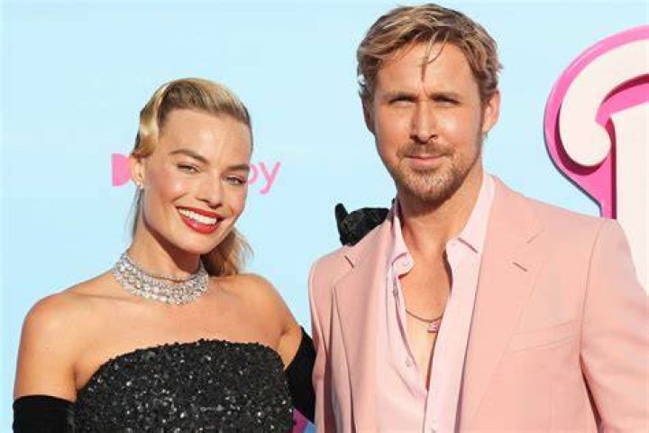 Ryan Gosling and Margot Robbie film "Barbie" in Venice Beach today. Pictured: Margot Robbie,Ryan Gosling Ref: SPL5322506 280622 NON-EXCLUSIVE Picture by: SplashNews.com Splash News and Pictures USA: +1 310-525-5808 London: +44 (0)20 8126 1009 Berlin: +49 175 3764 166 World Rights