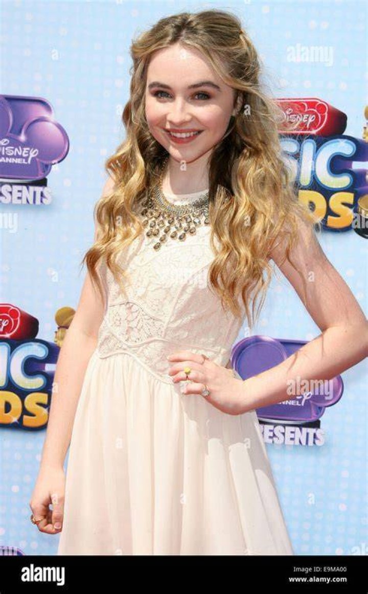 sabrina-carpenter-radio-disney-music-awards-2017
