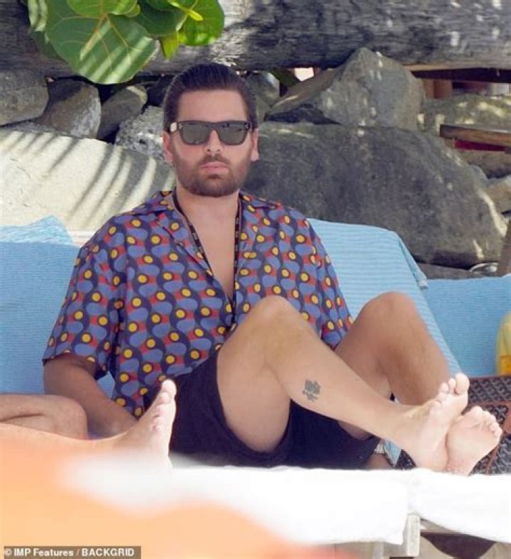 Saint-Barth&eacute;lemy, FRANCE - Scott Disick is enjoying the beach with some friends during his Christmas vacation in Saint-Barts. Pictured: Scott Disick BACKGRID USA 20 DECEMBER 2021 BYLINE MUST READ: Best Image / BACKGRID USA: +1 310 798 9111 / UK: +44 208 344 2007 / *UK Clients - Pictures Containing Children Please Pixelate Face Prior To Publication*