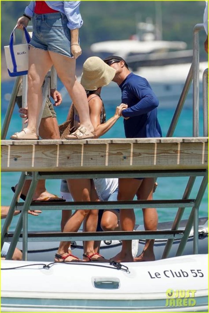 Saint-Tropez, FRANCE - *EXCLUSIVE* - Katy Perry, her fianc&eacute; Orlando Bloom, their daughter Daisy Dove and Orlando's son, Flynn Christopher make the most of their vacation on a yacht and on a pebble beach in the Gulf of Saint-Tropez, C&ocirc;te d'Azur. On the program: swimming, sunbathing, and paddling. The couple kiss tenderly while swimming. Shot ono 7/18/23 Pictured: Katy Perry, Orlando Bloom BACKGRID USA 25 JULY 2023 BYLINE MUST READ: Best Image / BACKGRID USA: +1 310 798 9111 / UK: +44 208 344 2007 / *UK Clients - Pictures Containing Children Please Pixelate Face Prior To Publication*