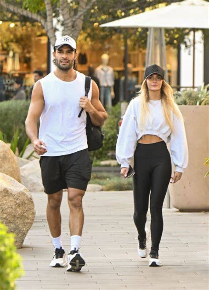 Sam Asghari dating app