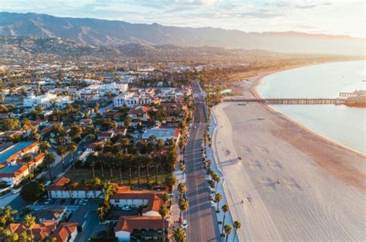 Santa Barbara, CA - *EXCLUSIVE* - Orlando Bloom showing off his ripped abs as he sports a scruffy beard on the beach in Santa Barbara. The 45 year old actor was seen enjoying a swim on Monday on his own. Pictured: Orlando Bloom BACKGRID USA 2 JUNE 2022 USA: +1 310 798 9111 / UK: +44 208 344 2007 / *UK Clients - Pictures Containing Children Please Pixelate Face Prior To Publication*