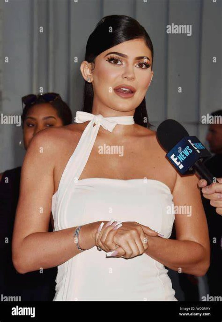 Santa Monica, CA - *EXCLUSIVE* - Kylie Jenner looks stunning in all silver as she heads to Giorgio Baldi Restaurant for dinner with her friends Stassie and sisters Kim and Khloe in Santa Monica.Pictured: Kylie JennerBACKGRID USA 21 JULY 2022 BYLINE MUST READ: TPG / BACKGRIDUSA: +1 310 798 9111 / : +44 208 344 2007 / *UK Clients - Pictures Containing ChildrenPlease Pixelate Face Prior To Publication*