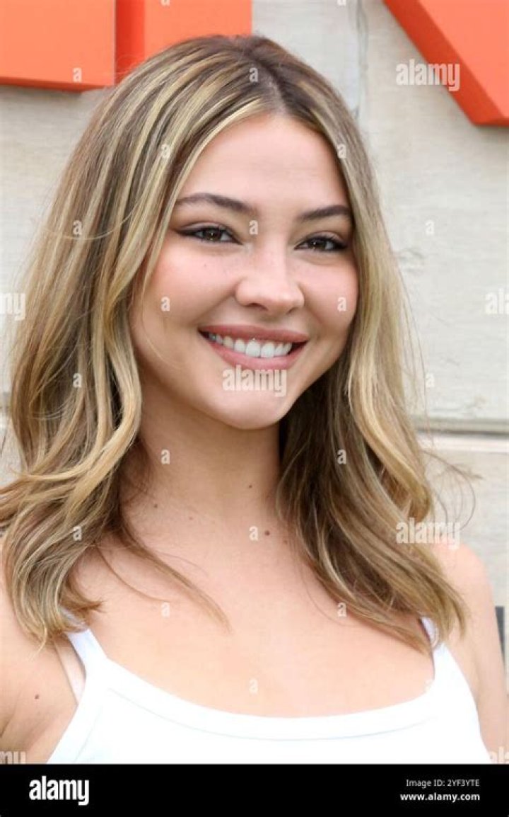 Santa Monica, CA - *EXCLUSIVE* - Madelyn Cline and beau Zack Bia kept it casual as they stepped out for a dinner date at Giorgio Baldi in Santa Monica. Pictured: Madelyn Cline, Zack Bia BACKGRID USA 16 JANUARY 2022 BYLINE MUST READ: Pema / BACKGRID USA: +1 310 798 9111 / UK: +44 208 344 2007 / *UK Clients - Pictures Containing Children Please Pixelate Face Prior To Publication*