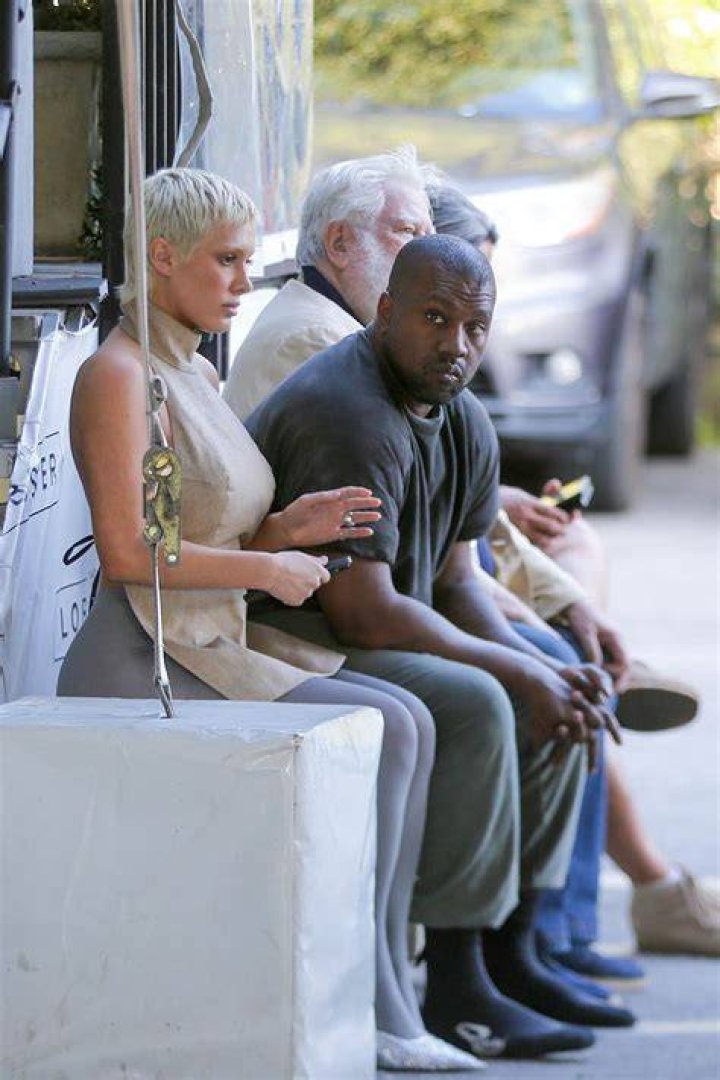 Santa Monica, CA - Kanye West better known as Ye, 45, is spotted leaving Italian restaurant Giorgio Baldi after having dinner with singer Ray J in tow and a few other friends in Santa Monica. Pictured: Kanye West BACKGRID USA 27 NOVEMBER 2022 BYLINE MUST READ: TPG / BACKGRID USA: +1 310 798 9111 / UK: +44 208 344 2007 / *UK Clients - Pictures Containing Children Please Pixelate Face Prior To Publication*