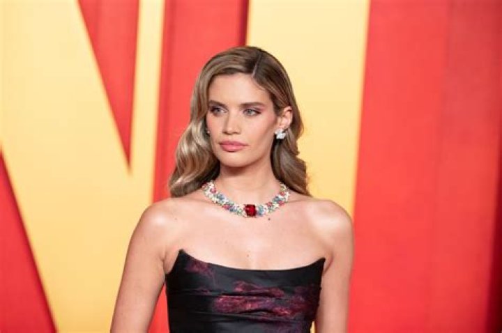 sara-sampaio-vanity-fair-oscars-2017-academy-awards-rec