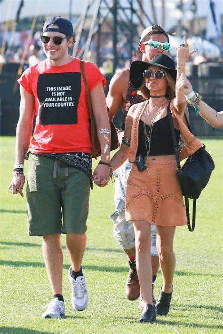 sarah-hyland-coachella-1
