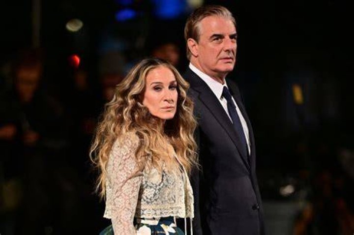 Sarah Jessica Parker Hugs Chris Noth