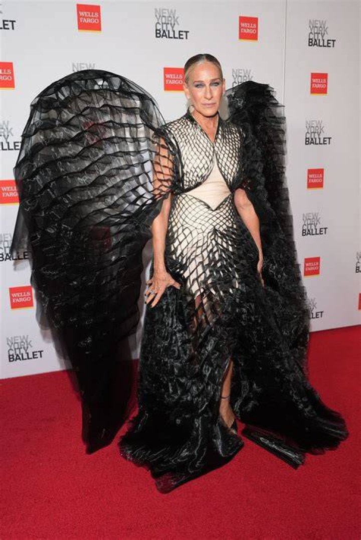 Sarah Jessica Parker in front of doors