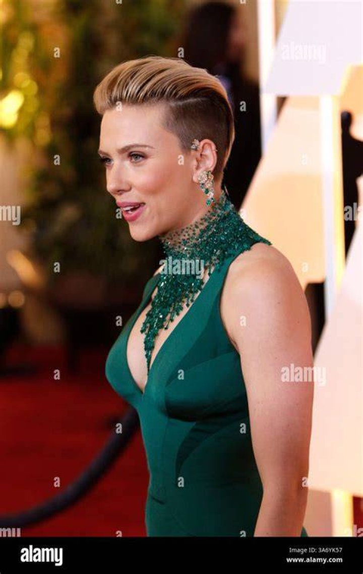 Scarlett-Johansson-oscars-2015-academy-awards