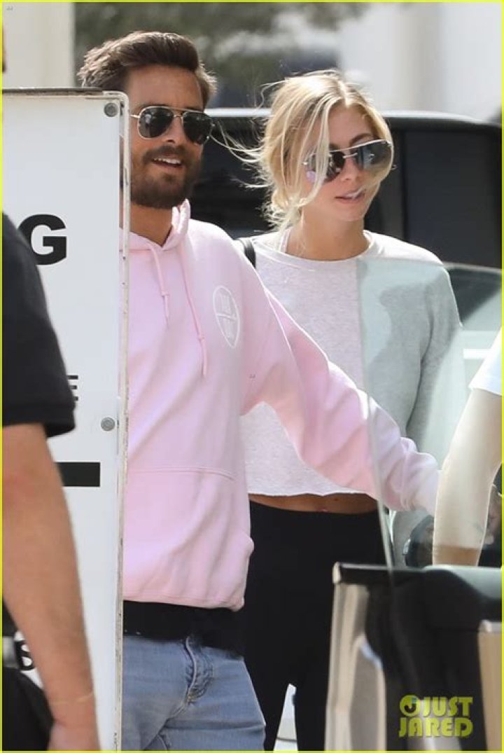 scott-disick-cuddle-mystery-woman-ffn-1-6