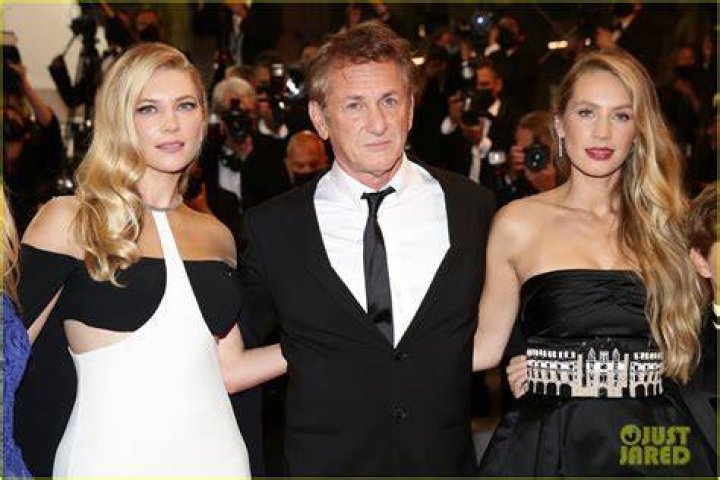 Sean Penn with his kids