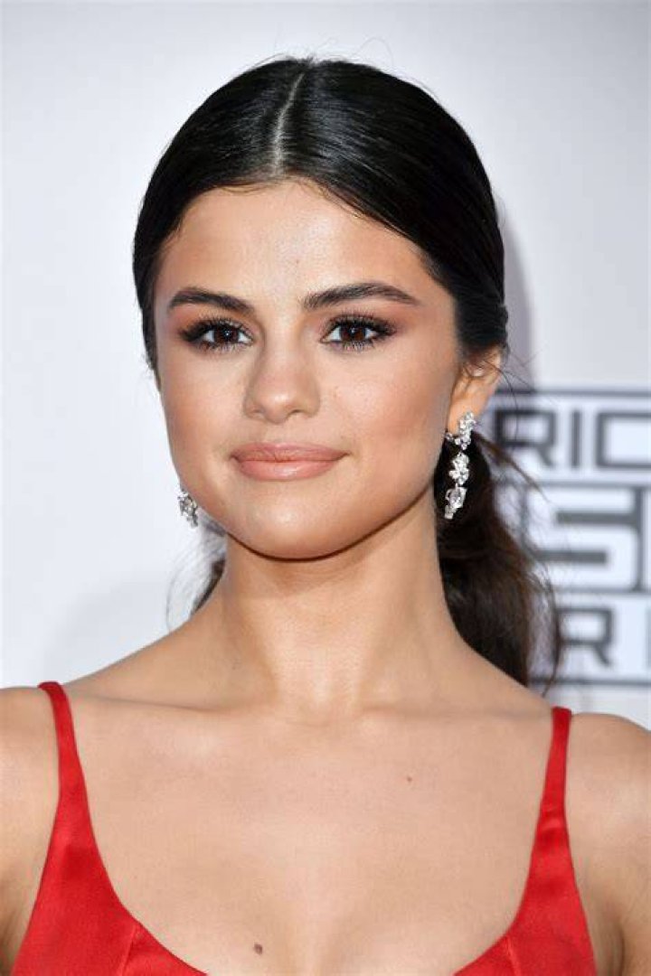 Selena Gomez At The American Music Awards On November 19, 2017
