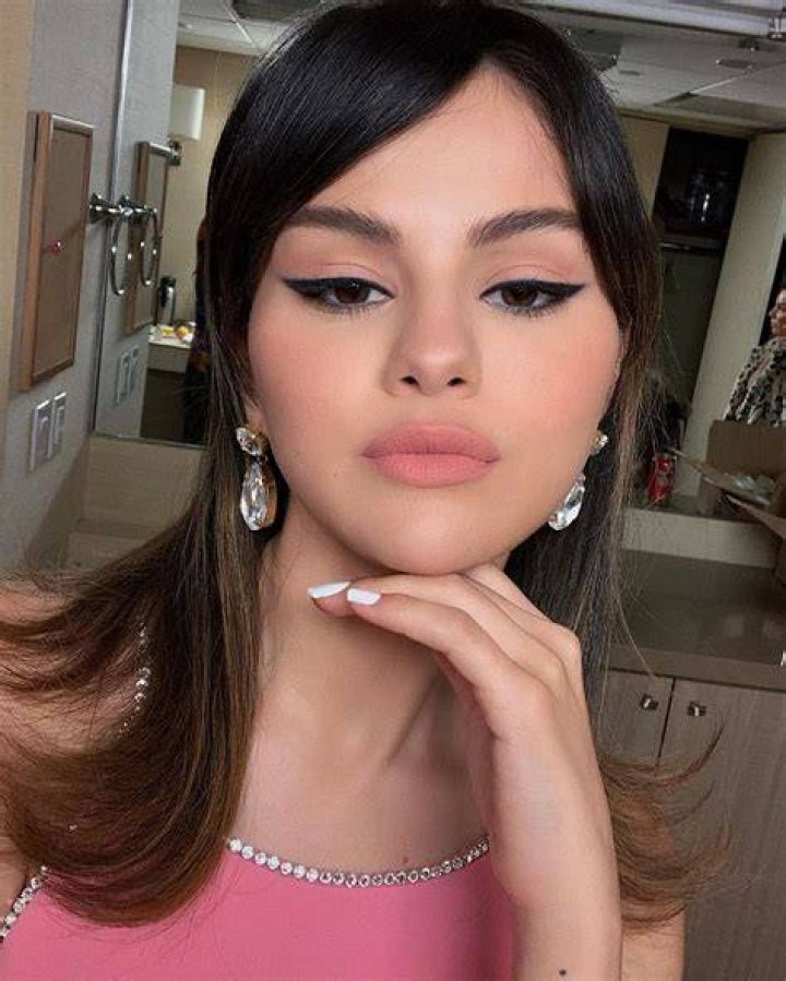 Selena Gomez Makeup Jimmy Fallon