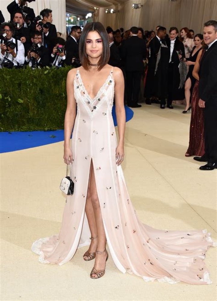 Selena-Gomez-met-gala-2017-beauty