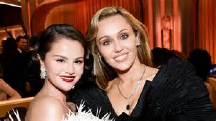 selena-gomez-miley-cyrus-sp-getty