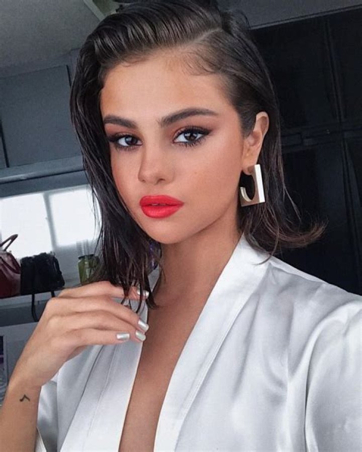 selena gomez wet hair