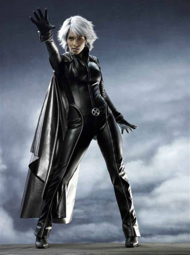 sexy-super-heroes-halle-berry-catwoman