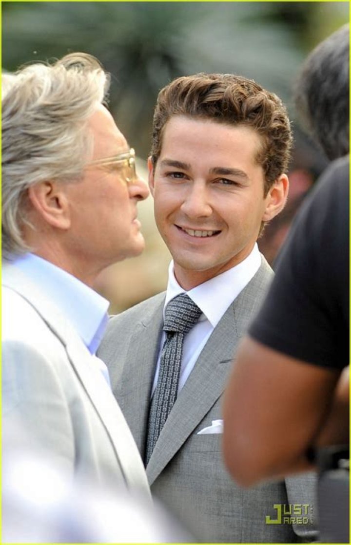 Shia LaBeouf Looks Dapper At The &lsquo;American Honey&rsquo; Premiere
