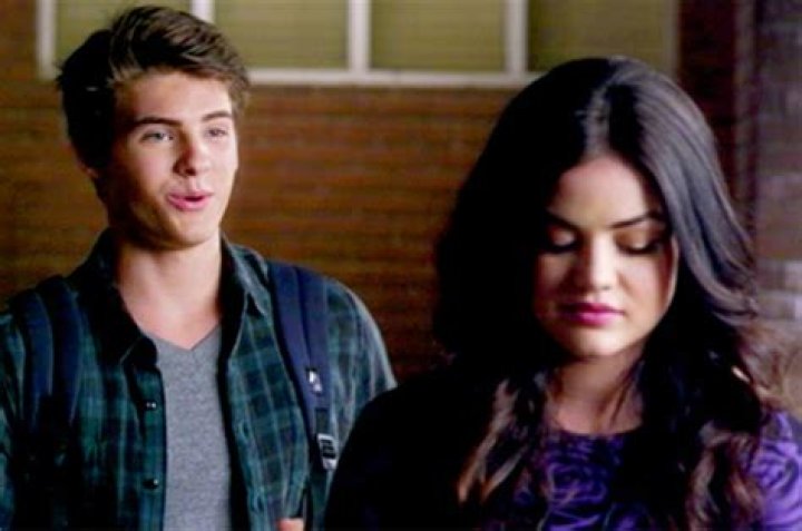 siblings-aria-mike-pretty-little-liars
