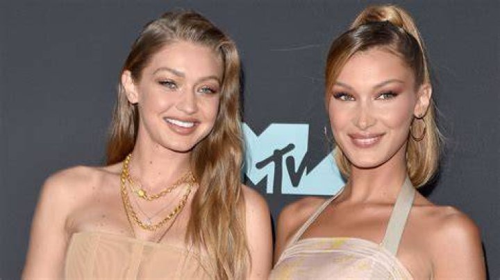 Sisters Gigi And Bella Hadid Walk Through Soho With Gigi&sbquo;&Auml;&ocirc;s Newborn Daughter In A Stroller In New York CityPictured: Gigi Hadid,Bella HadidRef: SPL5203192 151220 NON-EXCLUSIVEPicture by: Christopher Peterson / SplashNews.comSplash News and PicturesUSA: +1 310-525-5808London: +44 (0)20 8126 1009Berlin: +49 175 3764 Rights