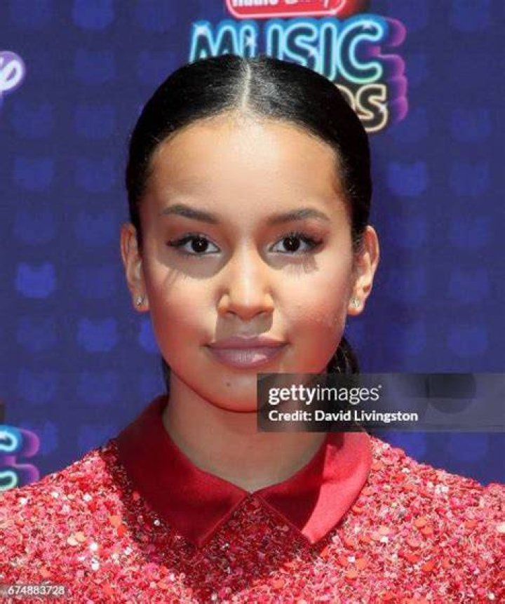 sofia-wylie-radio-disney-music-awards-2017