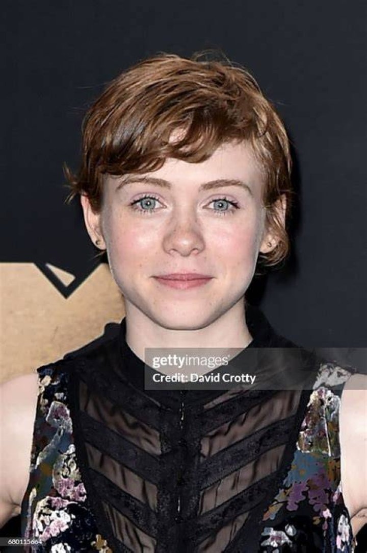 sophia-lillis-mtv-awards-2017-best-dressed