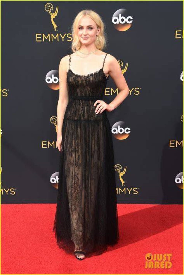 sophie-turner-emmys-2016-emmy-awards