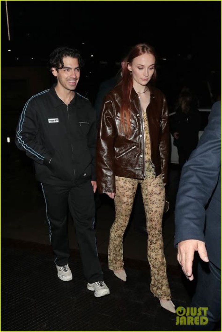 sophie turner jonas bros concert