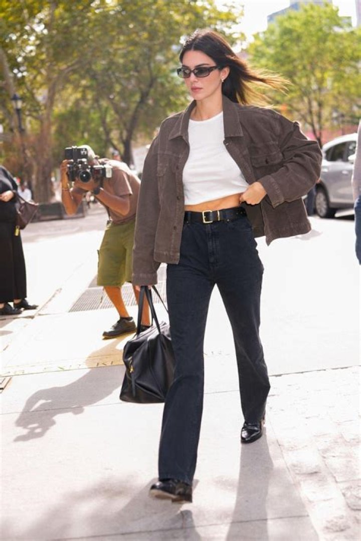 Stars In Flared Jeans: Kendall Jenner & More