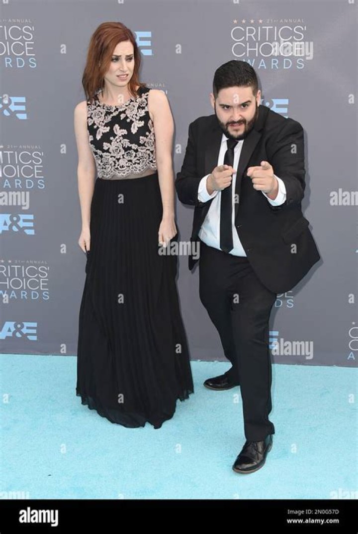 _Steve-Zaragoza-Bree-Essrig-critics-choice-2016
