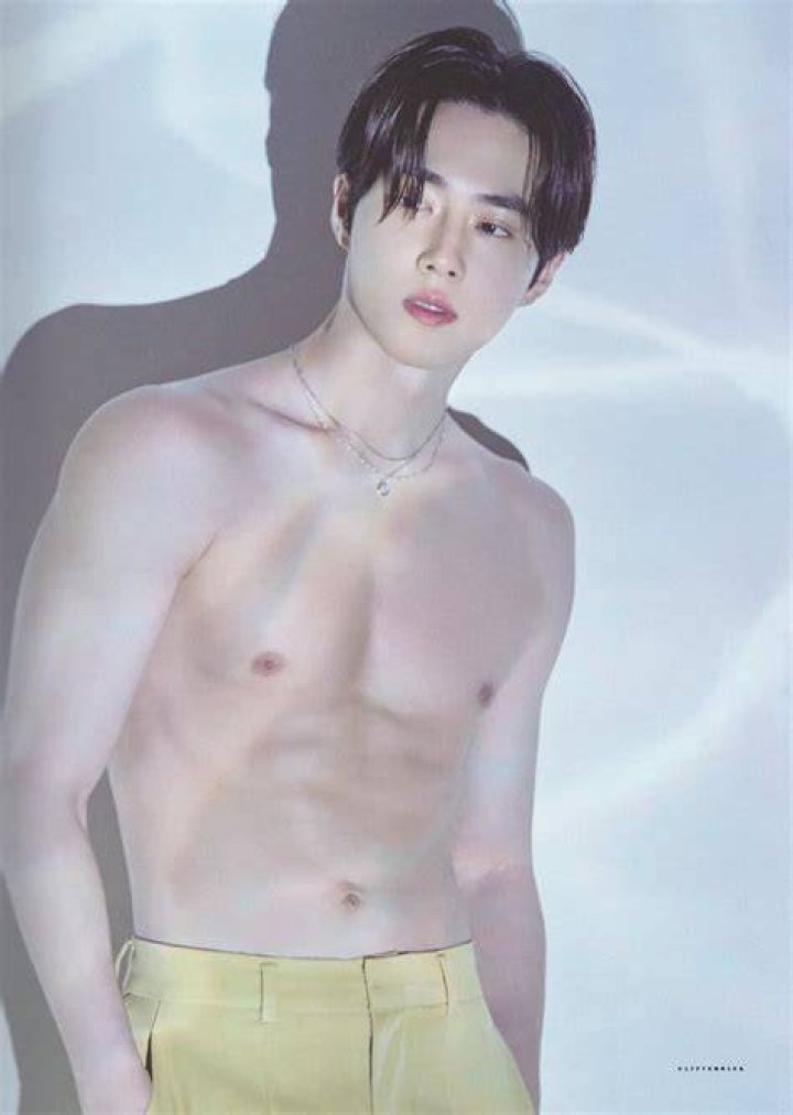 Suho Shirtless