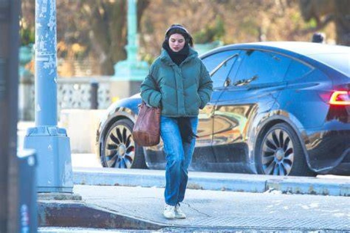 Suri Cruise runs errands solo in NYC