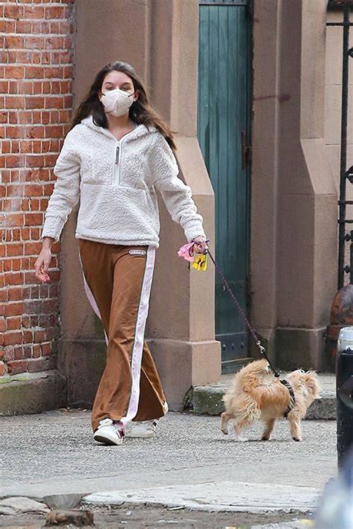 Suri Cruise walks her dog
