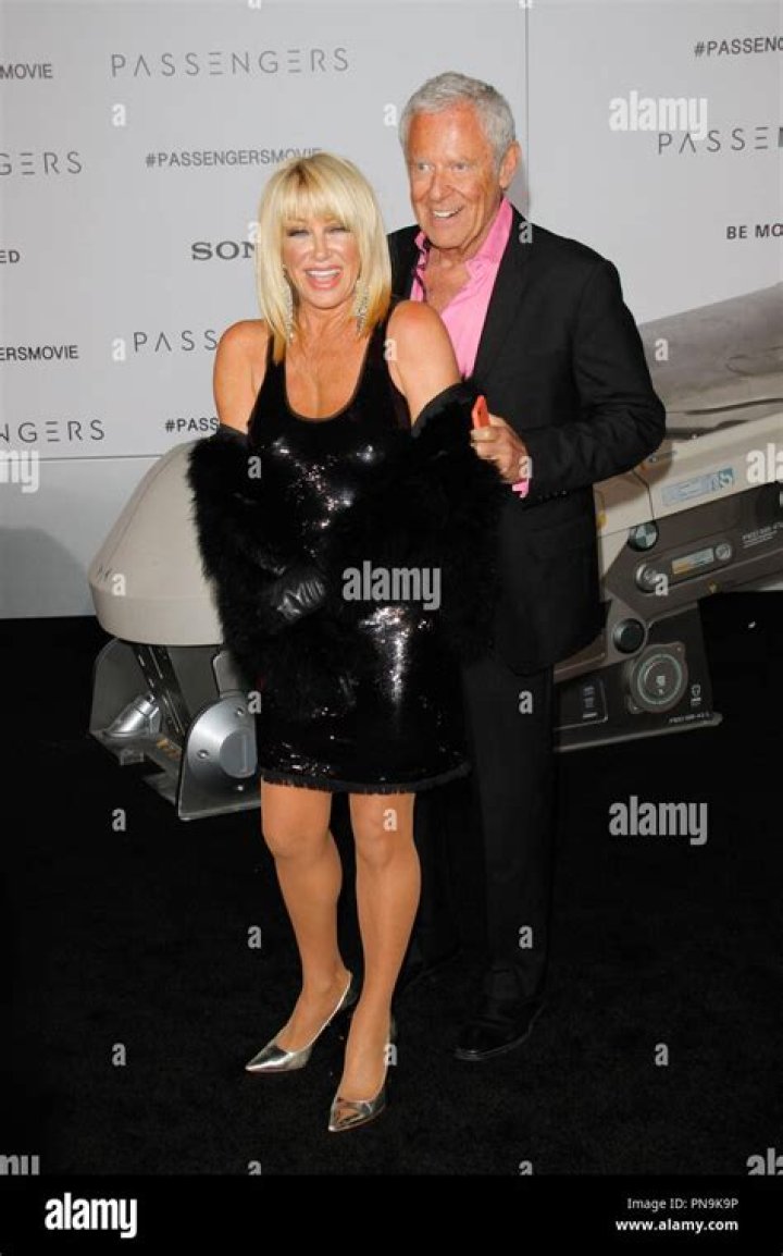Suzanne Somers at the &lsquo;Passengers&rsquo; premiere