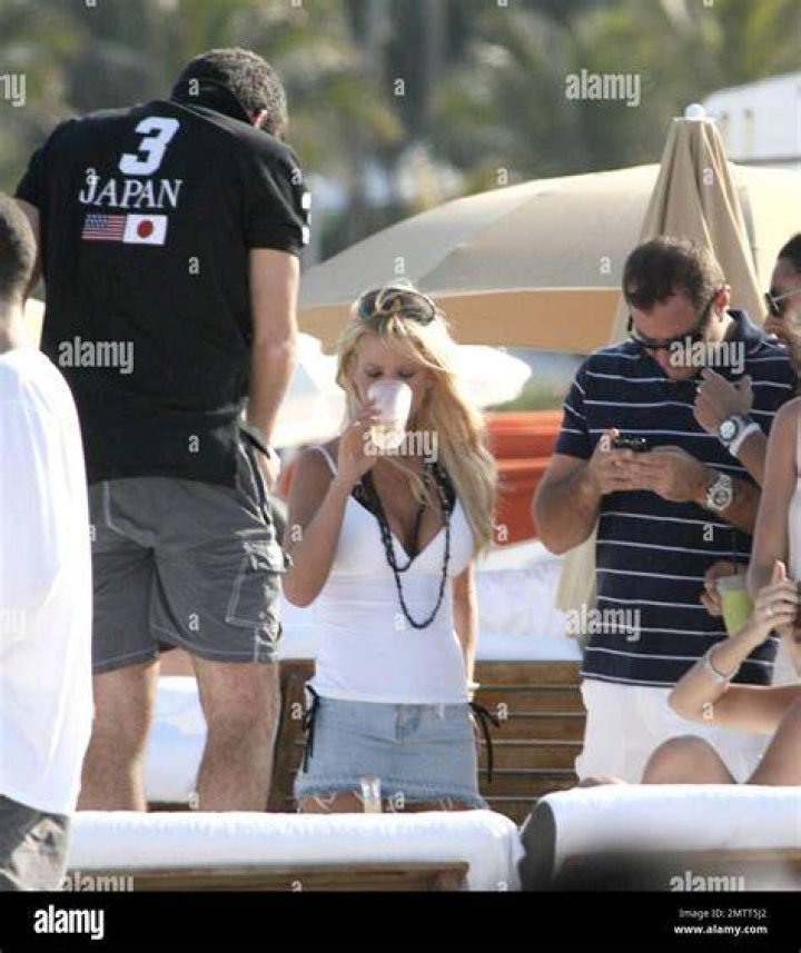 Tara Reid enjoying the beach