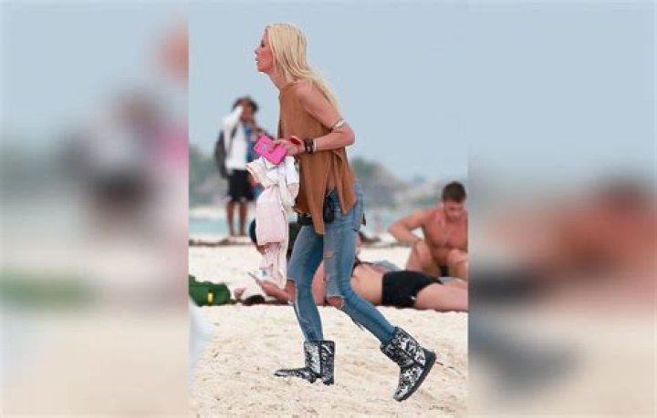 Tara Reid in Mexico