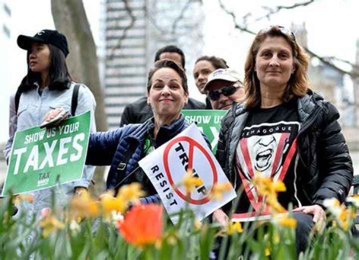 tax-march-against-donald-trump-new-york-april-15-2017-3
