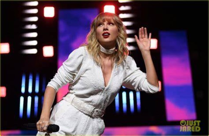 Taylor At The 2019 Jingle Bell Ball