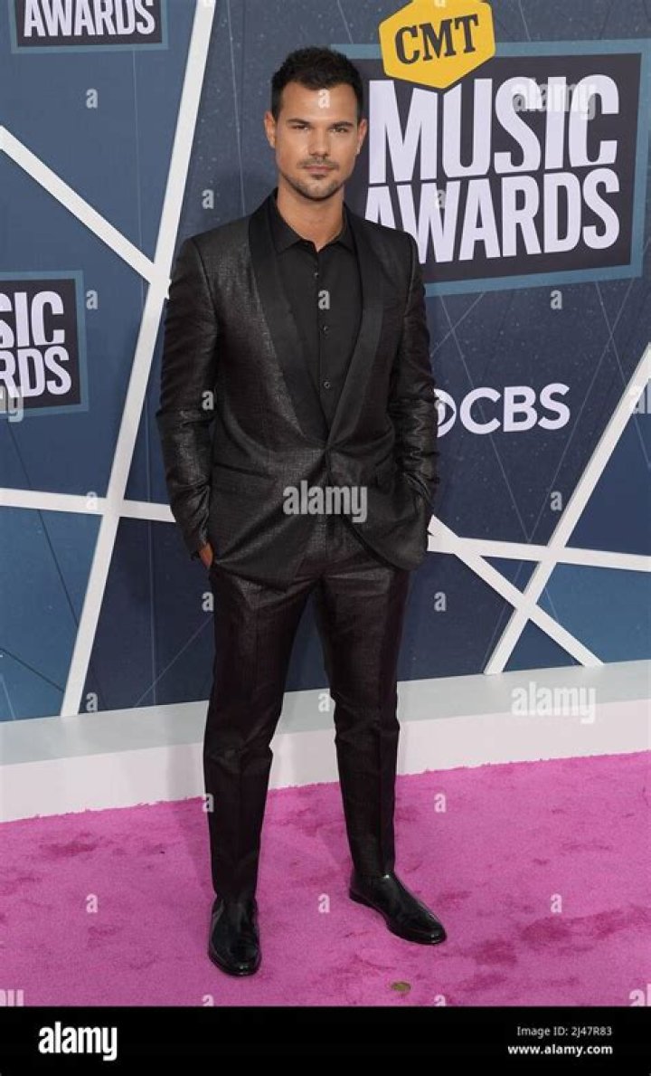 Taylor Lautner 2022 CMT Music Awards, Arrivals, Nashville, Tennessee, USA - 11 Apr 2022