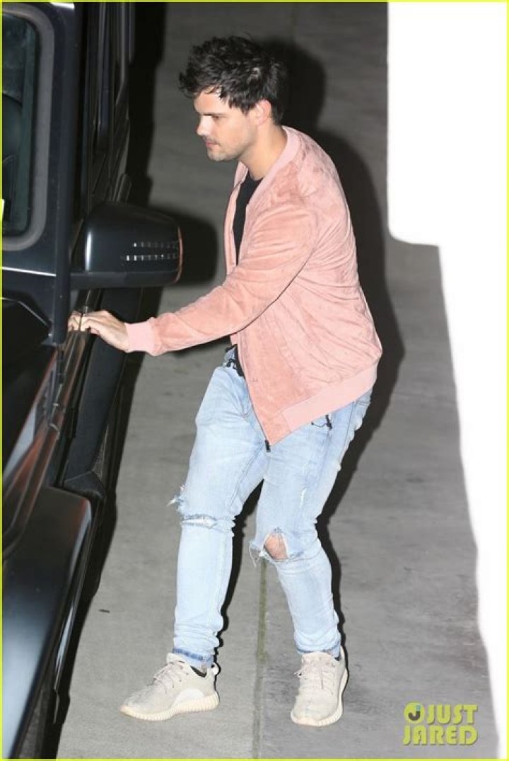 Taylor Lautner At The 2018 iHeartRadio Music Festival