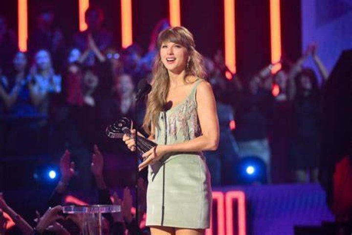 Taylor Swift accepts the award for favorite pop album for "Red (Taylor's Version)" at the American Music Awards, at the Microsoft Theater in Los Angeles 2022 American Music Awards - Show, Los Angeles, United States - 20 Nov 2022