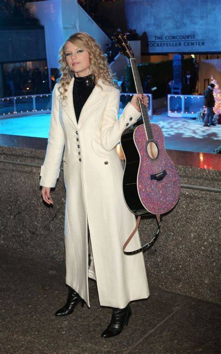 Taylor Swift at the 75th Rockefeller Center Christmas Tree Lighting Ceremony Rockefeller Center Nyc November 28 07 75th Rockefeller Center Christmas Tree Lighting Ceremony