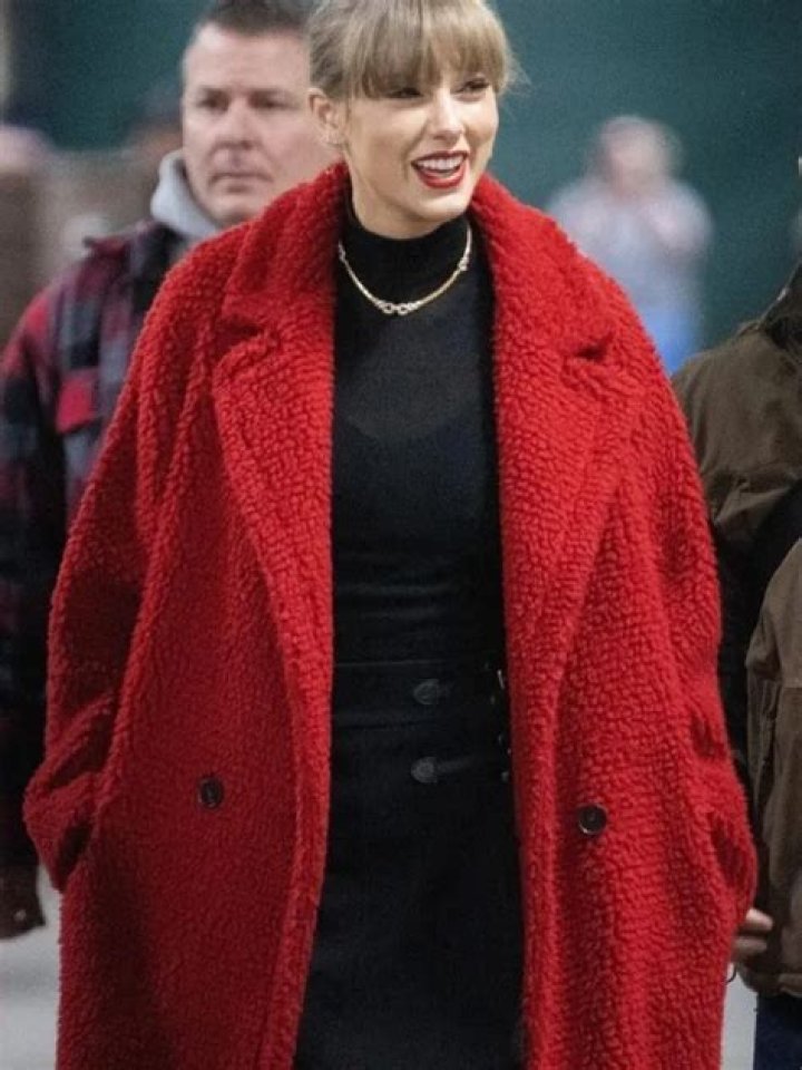 taylor-swift-coats-gallery-6-ffn