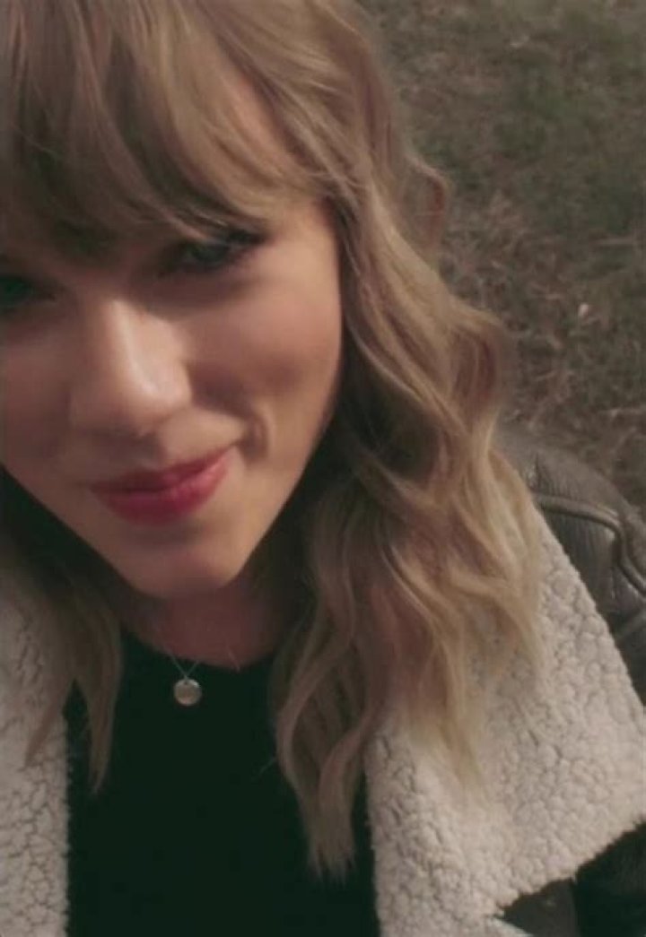 taylor swift hair delicate vertical