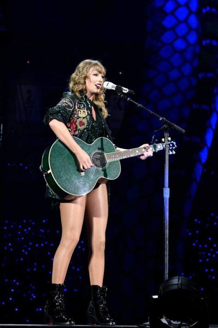 Taylor Swift performing in Tokyo